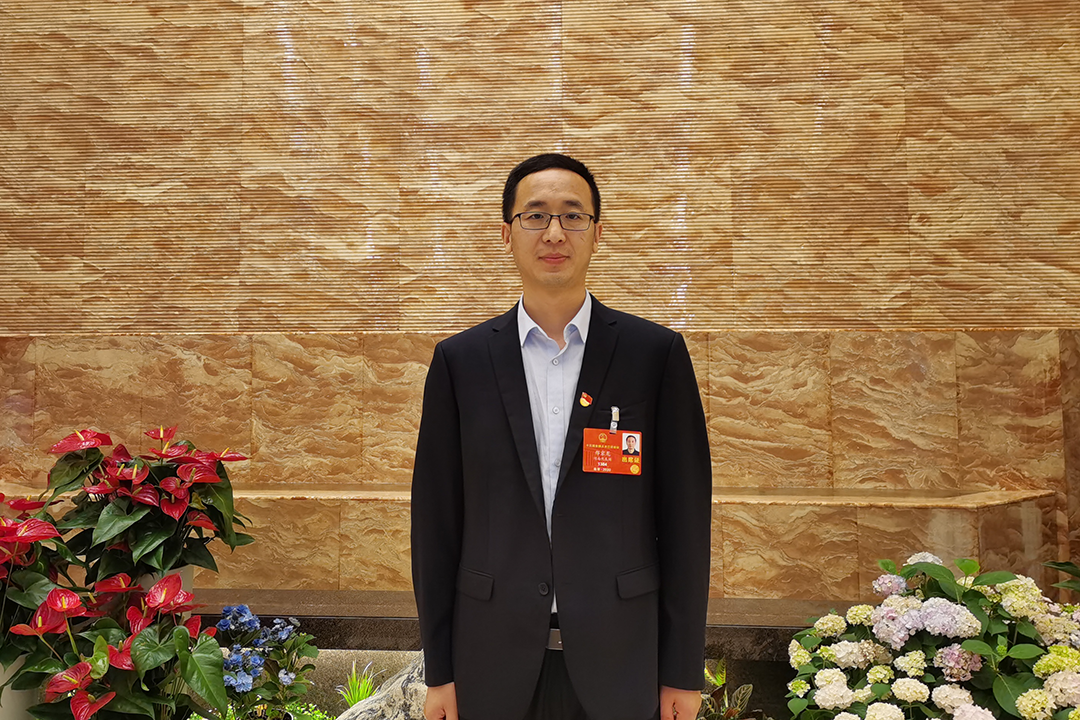 7.全國人大代表、中航鋰電生產(chǎn)調(diào)度邢京龍